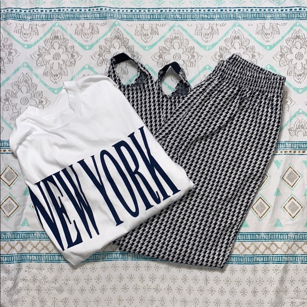 lia wear patterned pants